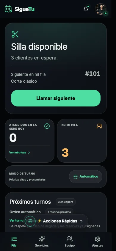 Panel actual de SigueTu con la fila, tres clientes en espera y la acción para llamar al siguiente